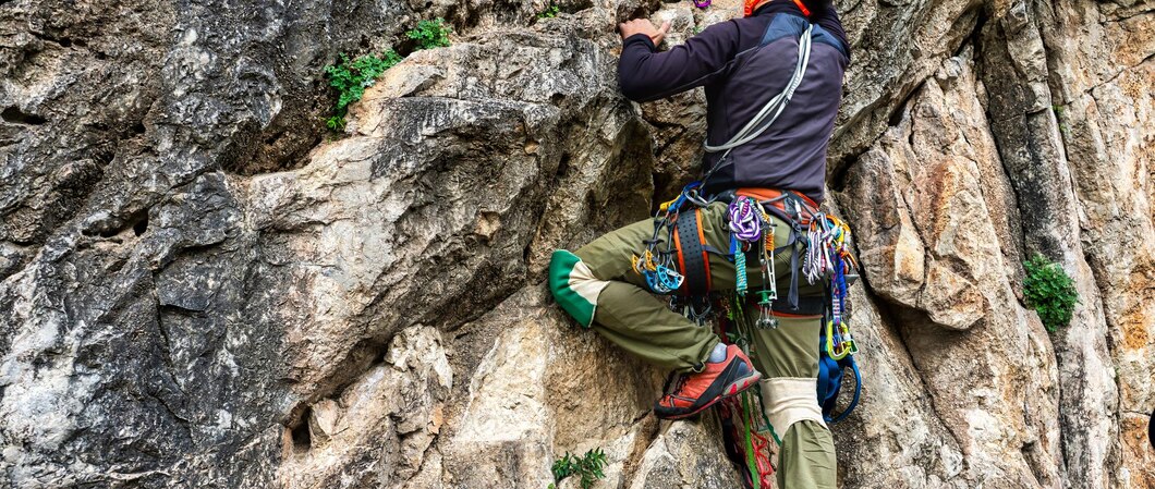 18 نکته طلایی و مهم تجهیزات کوهنوردی و کار در ارتفاع (5)
